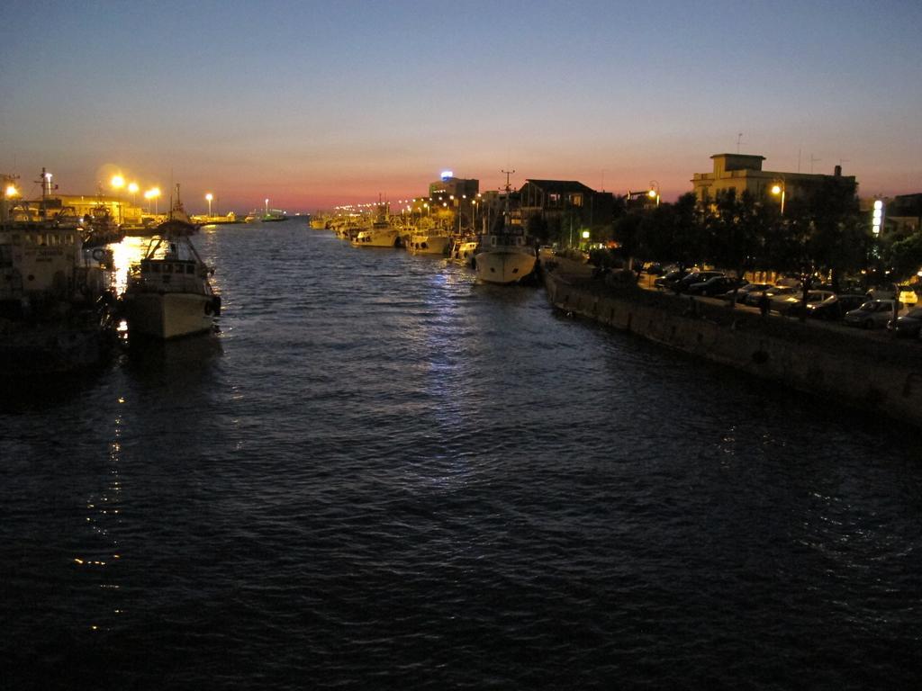 Fiumicino Inn Airport Exterior photo