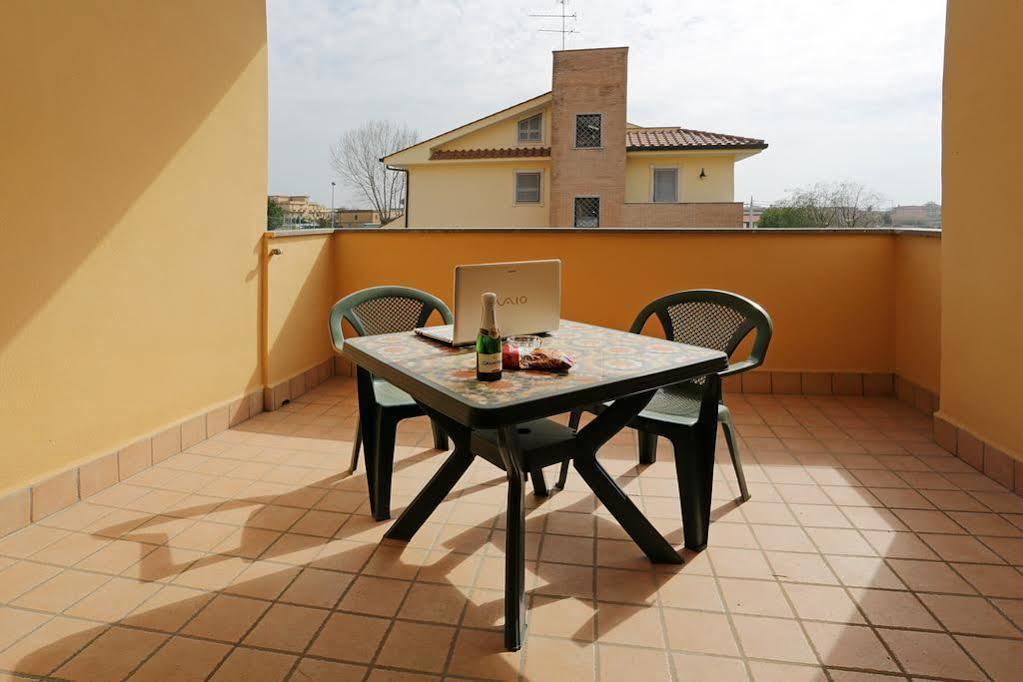 Fiumicino Inn Airport Exterior photo